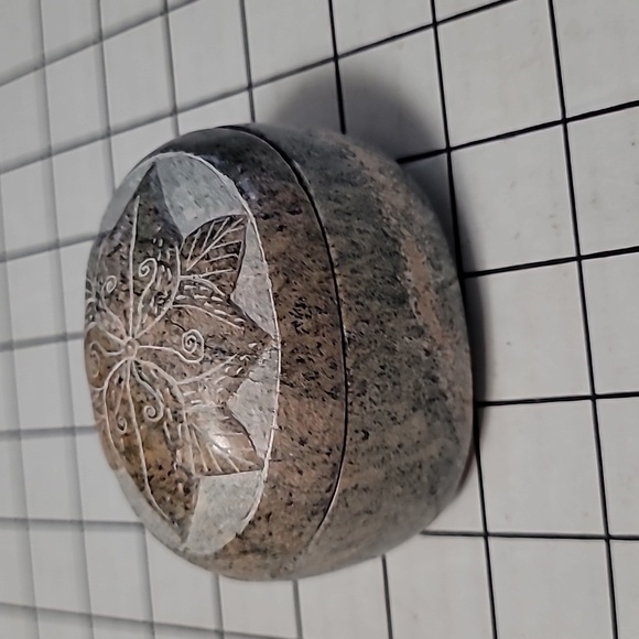 Soap Stone Jewelry Box/Container,  Shelf-sitter gently pre-loved from Nicaragua - Picture 4 of 10